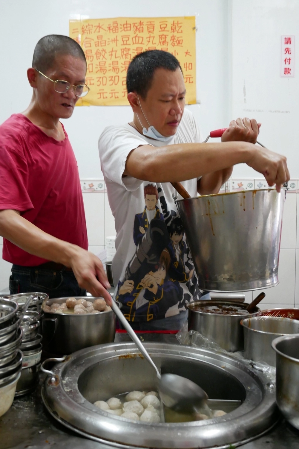 阿坤麵｜台中米其林必比登推薦，超過50年歷史的銅板美食 @飛天璇的口袋