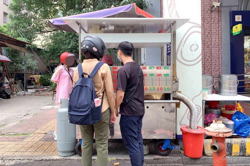 陝西路無名飯糰：全聯前面小攤子，每天只賣3小時，台中超人氣飯糰 @飛天璇的口袋