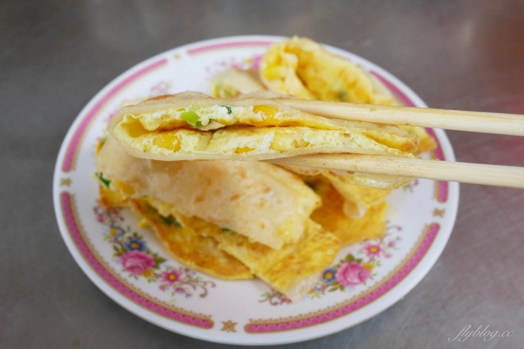 【台中東區】力行早點，台中傳統早餐~現擀手工麵皮蛋餅x金黃爆量韭菜盒子 @飛天璇的口袋