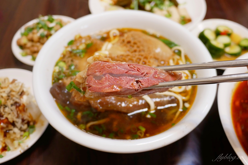 【台中西區】精誠牛肉麵，超霸氣的牛肉麵，真材實料的美味 @飛天璇的口袋