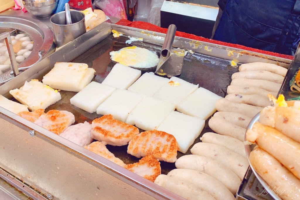 【台中中區】  王家菜頭粿糯米腸：第二市場最超人氣排隊美食，觀光客的最愛！ @飛天璇的口袋