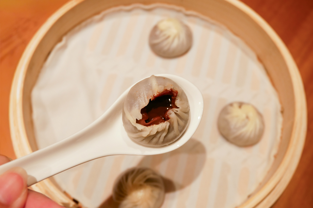 台中西屯|鼎泰豐.被紐約時報推薦為「世界十大美食餐廳」,黃金18摺21克比例的小籠包 @飛天璇的口袋 台中西屯|鼎泰豐.被紐約時報推薦為「世界十大美食餐廳」,黃金18摺21克比例的小籠包 @飛天璇的口袋