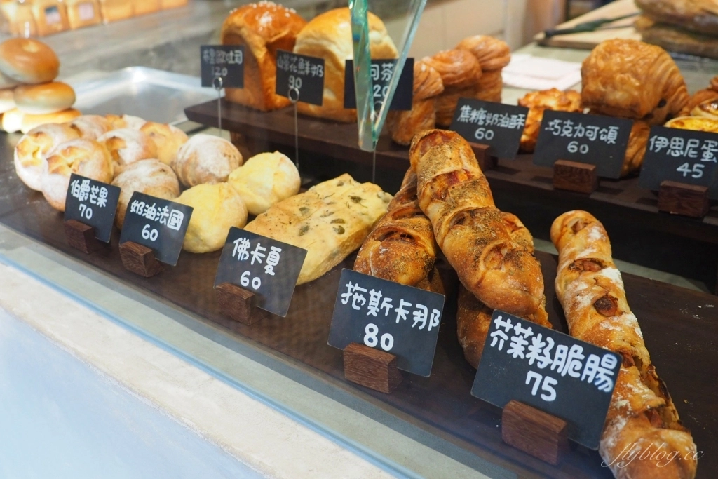 【台中西屯】多爾法式烘焙：台中七期漂亮有質感的麵包店，早午餐和肉桂捲都推薦 @飛天璇的口袋