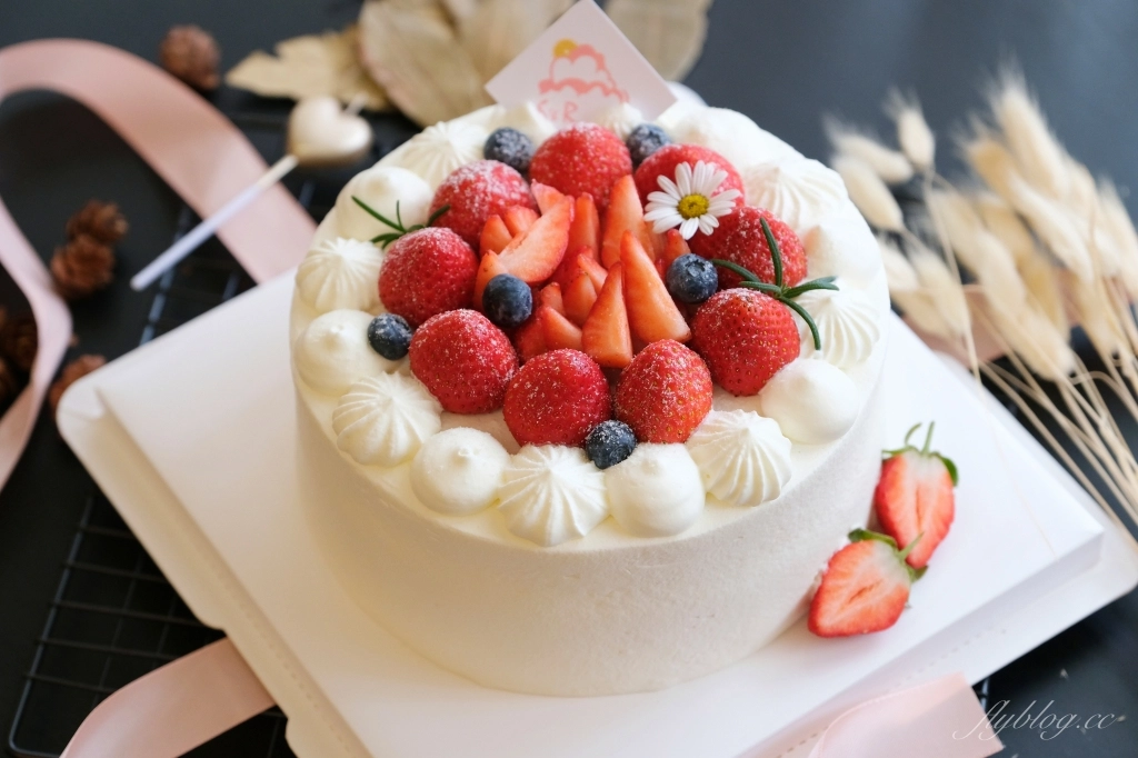 【台中潭子】太陽雨甜點工作室  S&#038;R Cake house：季節限定草莓蛋糕，生日快樂！！🎂 @飛天璇的口袋