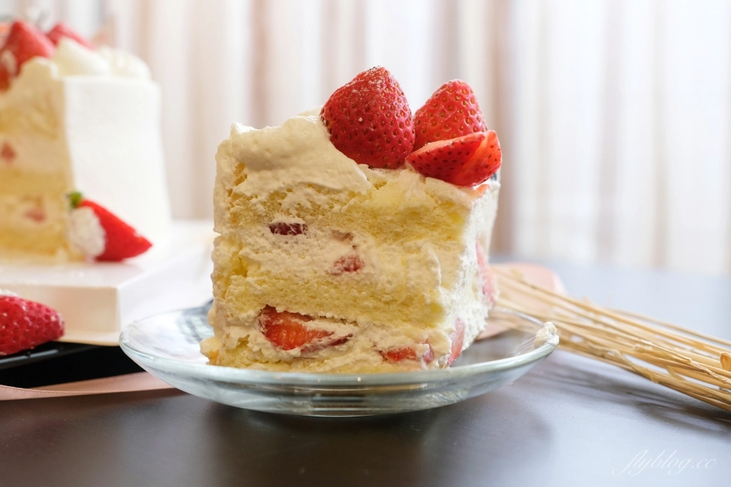 【台中潭子】太陽雨甜點工作室  S&#038;R Cake house：季節限定草莓蛋糕，生日快樂！！🎂 @飛天璇的口袋