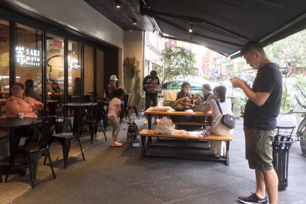 台北信義｜嵜本高級生吐司專門店 SAKImoto Bakery．日本第一生吐司品牌信義門市，內用開放網路預約 @飛天璇的口袋