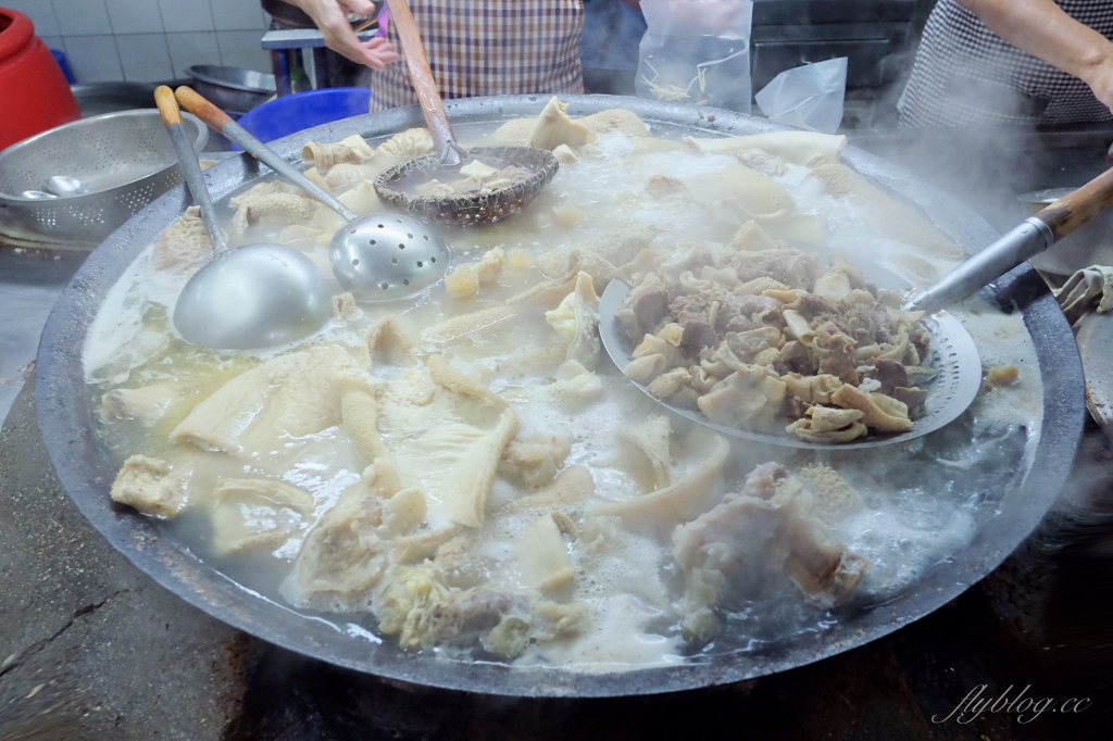 王家祖傳本產牛雜湯｜東市場超人氣小吃美食，早上6點開賣就熱騰騰的開賣 @飛天璇的口袋