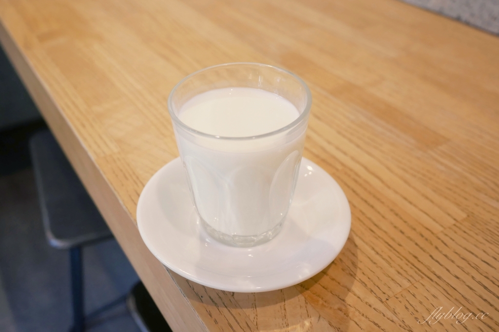 【台中西區】Solidbean Coffee Roasters 硬豆咖啡，隱身精明商圈巷弄裡的硬豆咖啡館早午餐店 @飛天璇的口袋