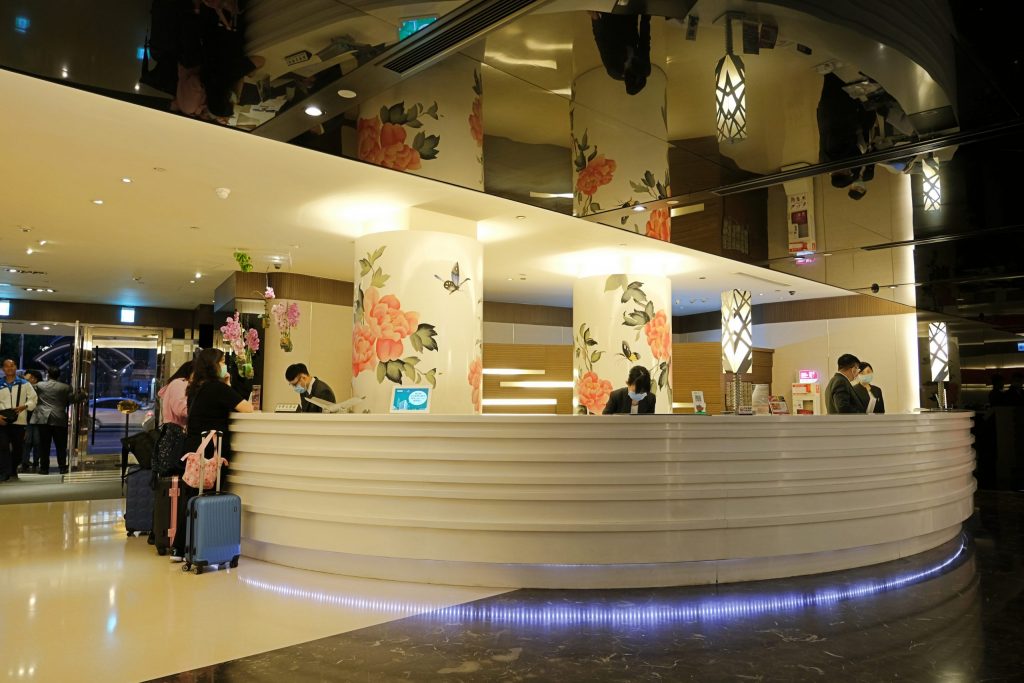 台北凱撒大飯店｜坐落於台北車站正對面，50年來屹立不搖老字號 @飛天璇的口袋