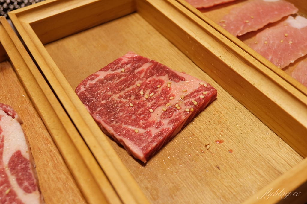 本格和牛燒肉放題｜築間燒肉新品牌「本格燒肉」崇德店，588元以上火烤兩吃吃到飽 @飛天璇的口袋