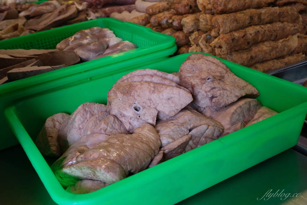 嘉義東區｜黑人魯熟肉：嘉義人的下午茶，在地60年的老店，還沒開始營業就排隊 @飛天璇的口袋