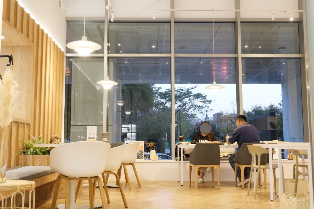 一物立方Cubix Cafe｜七期超美純白玻璃屋建築，隱身商辦大樓的早午餐店 @飛天璇的口袋