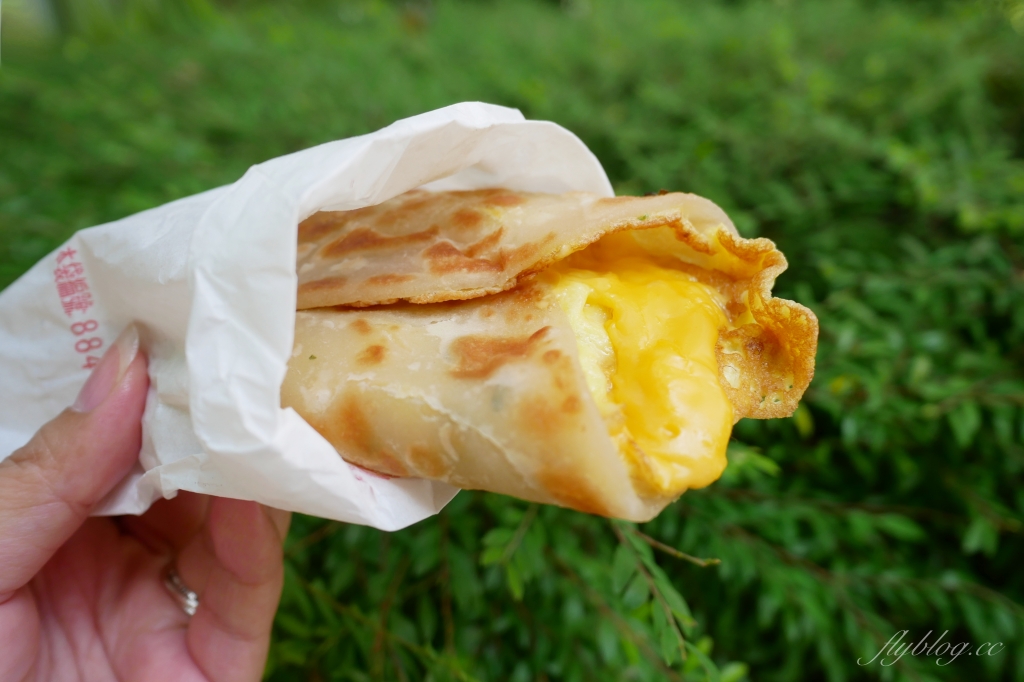 【台中西區】邱陳記酥皮蛋餅，中美街人氣蛋餅店，現擀手工蛋餅就是最美味 @飛天璇的口袋