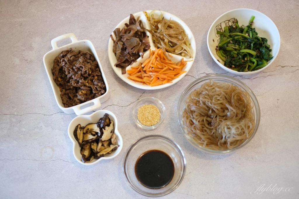 【食譜分享】韓式炒雜菜~雜式炒冬粉作法，把韓綜尹食堂2料理搬回家，第一次煮韓式雜菜就上手 @飛天璇的口袋