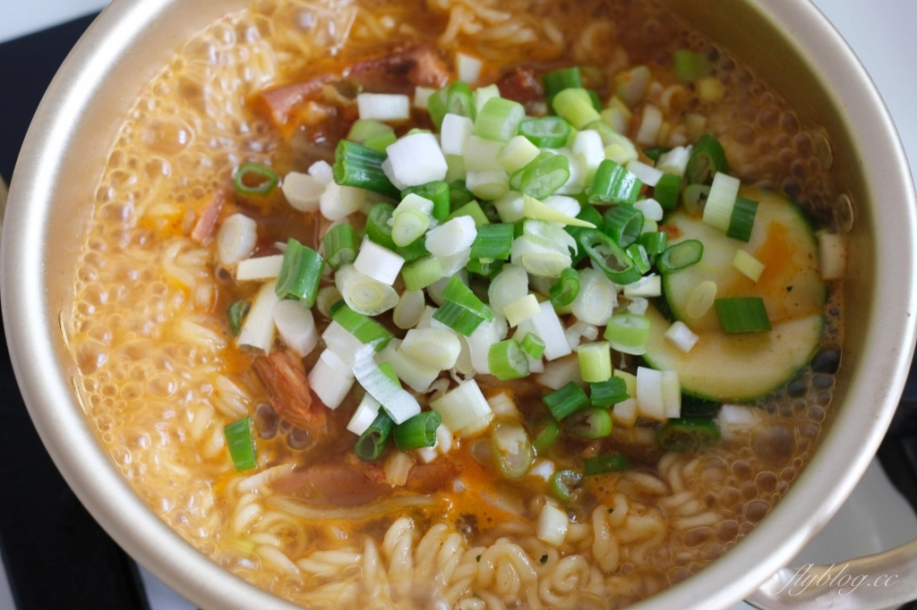 食譜分享｜辛拉麵怎麼煮才會好吃？ 這樣的食譜超簡單，在家就是滿滿的韓國味 @飛天璇的口袋