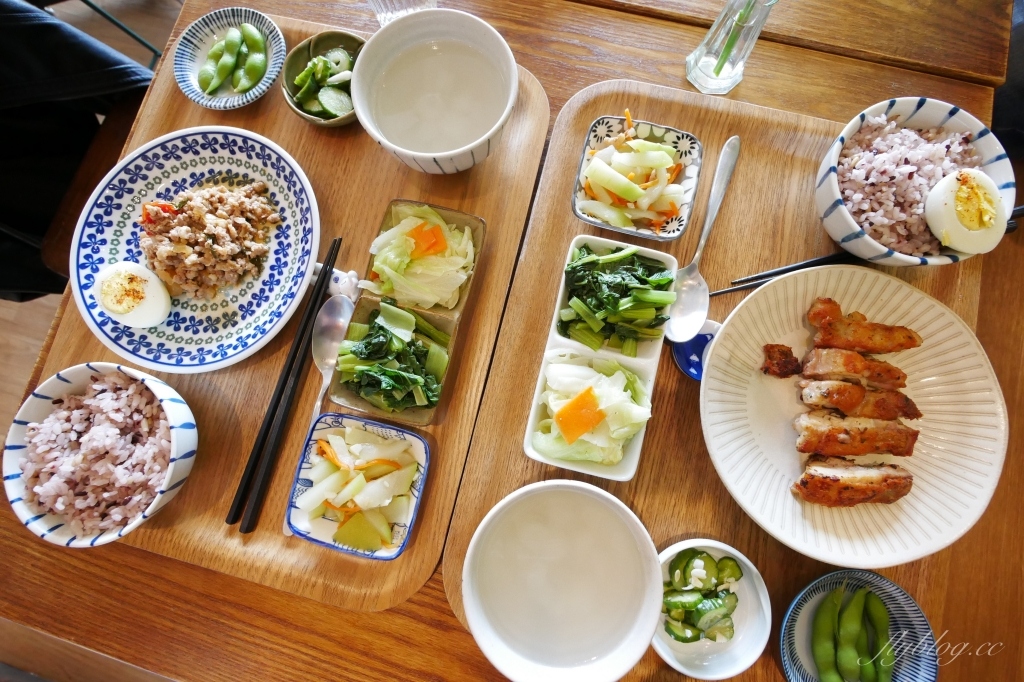 回家菜｜便當也可以吃得很文青，回家菜超過10種的家庭料理美味 @飛天璇的口袋