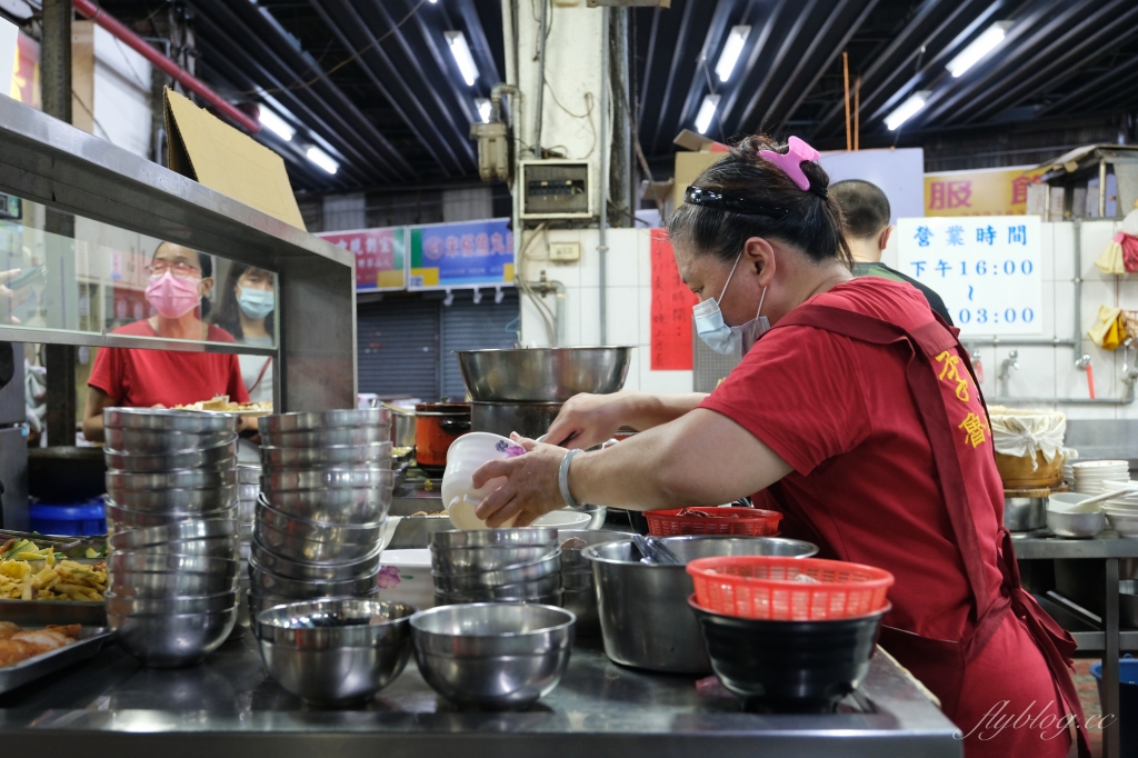 台中中區｜李海魯肉飯 第二市場在地超過60年，夜貓子最愛的宵夜美食 @飛天璇的口袋