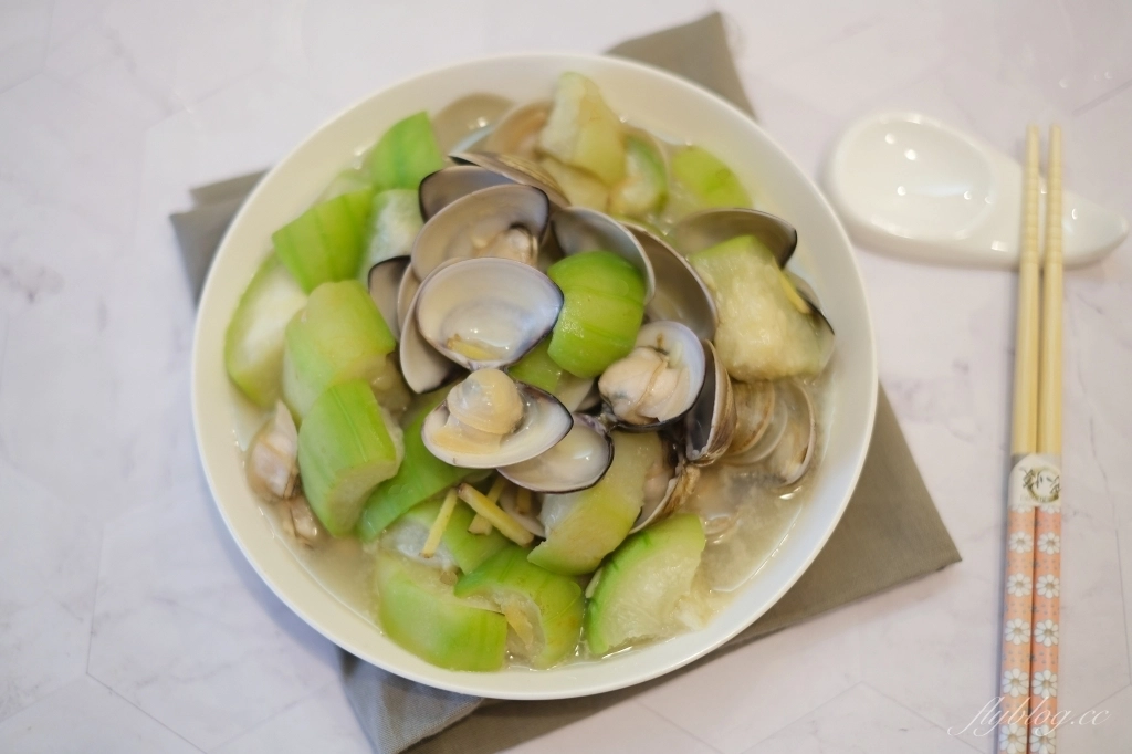 【食譜分享】蛤蜊絲瓜作法，好吃又美味的銅板美食，10分鐘蛤蜊絲瓜就可以上桌 @飛天璇的口袋