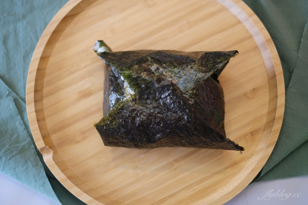 三種海苔飯糰做法｜韓式折疊飯糰、日式免捏飯糰、日本沖繩飯糰三種簡單食譜分享 @飛天璇的口袋