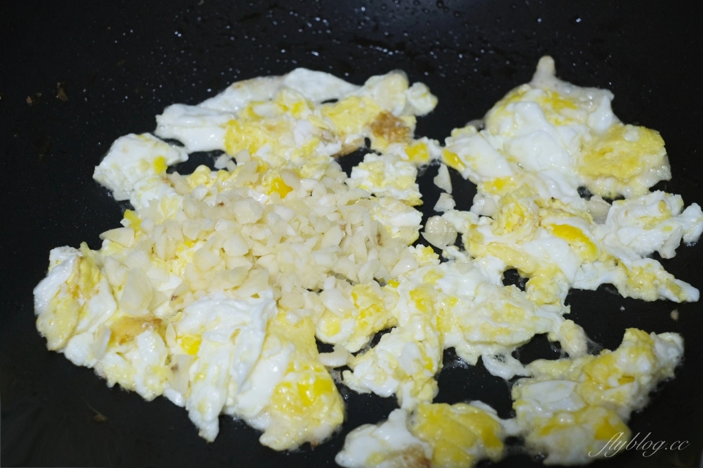 【食譜分享】蝦仁蛋炒飯，這樣炒出來的蝦仁炒飯米飯粒粒分明，入口充滿蛋香和醬香 @飛天璇的口袋