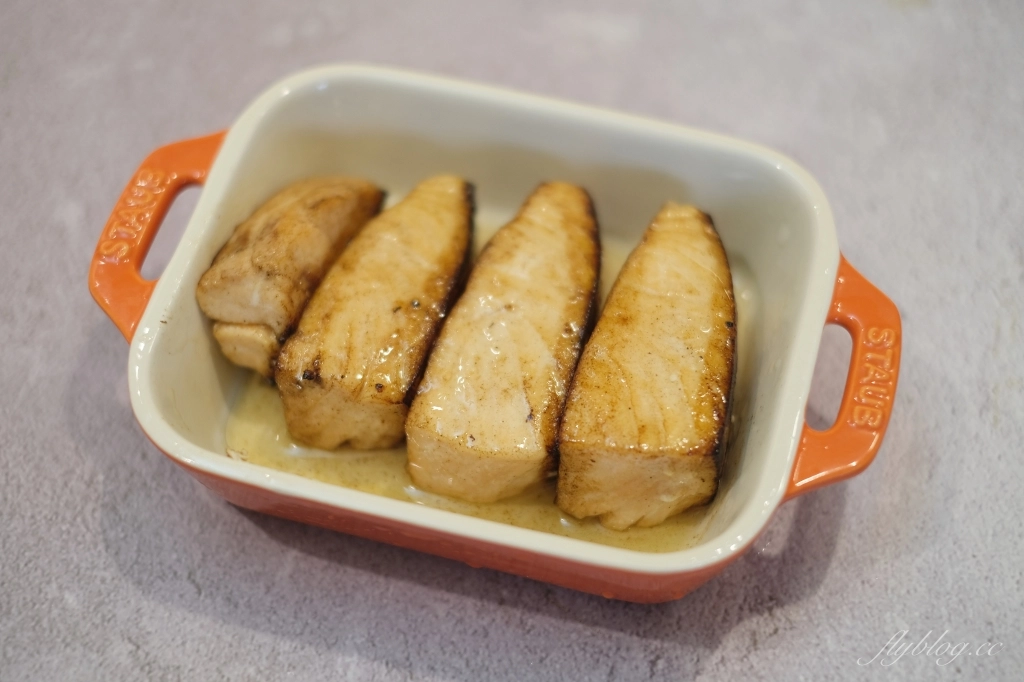 【食譜分享】鮭魚炊飯食譜 用電鍋就可以煮一道美味又營養的日式炊飯做法 @飛天璇的口袋