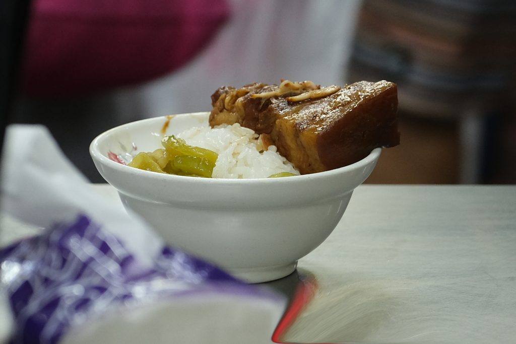李海魯肉飯｜第二市場在地超過60年，夜貓子最愛的宵夜美食 @飛天璇的口袋