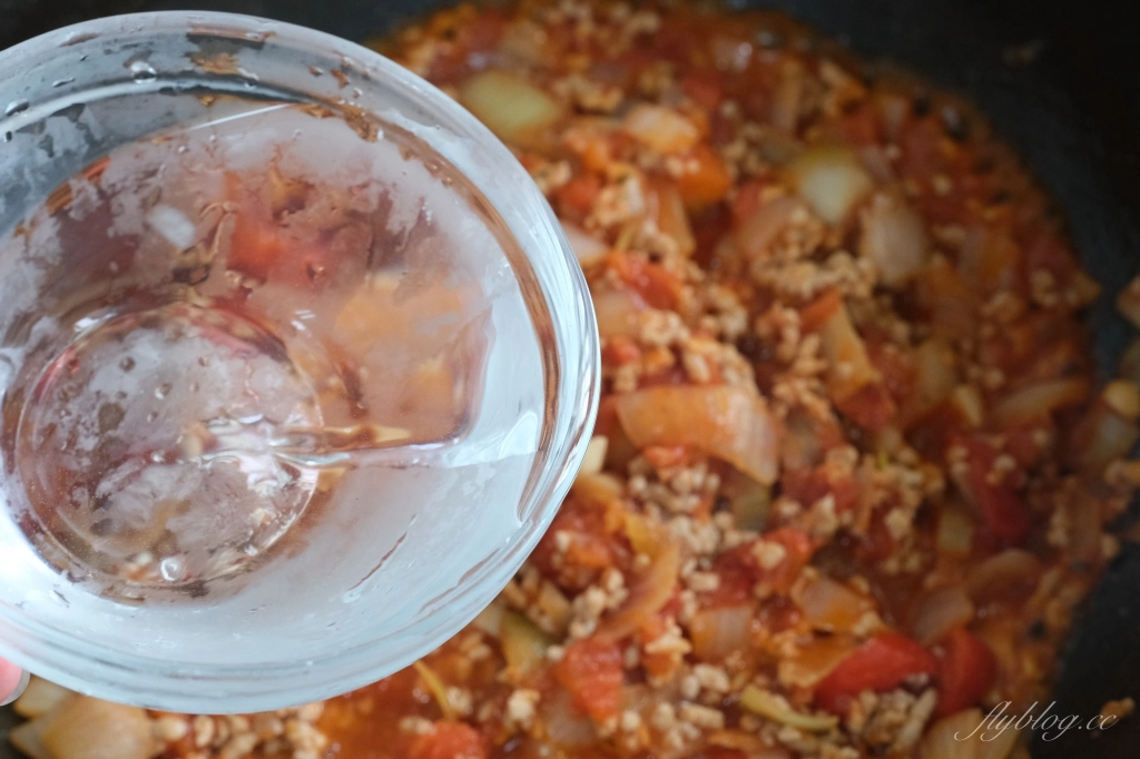 【食譜分享】番茄肉醬義大利麵，最簡易版偷吃步的義大利麵做法，第一次煮紅醬就上手 @飛天璇的口袋
