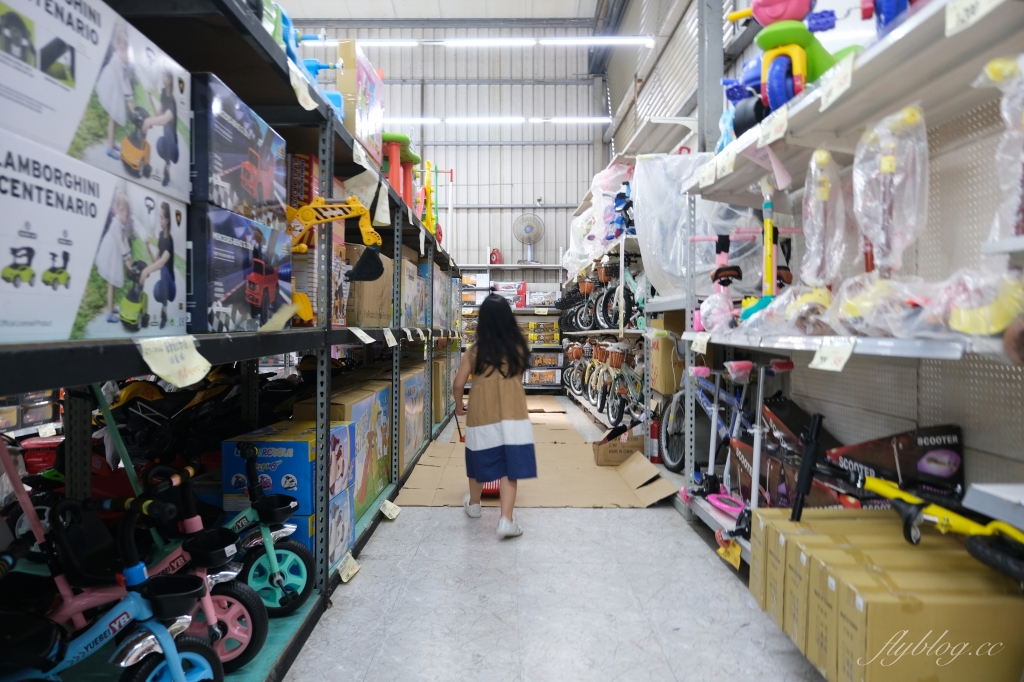 【台中西屯】春日部玩具批發超市，佔地寬廣的玩具批發店，玩具、書籍、文具、生活雜物，會員最低價5折起 @飛天璇的口袋