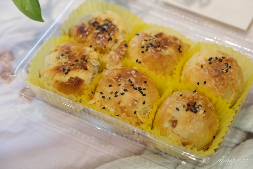 【彰化美食】紀家烘焙坊，網友推薦媲美彰化不二坊，一樣是蛋黃酥排隊名店 @飛天璇的口袋