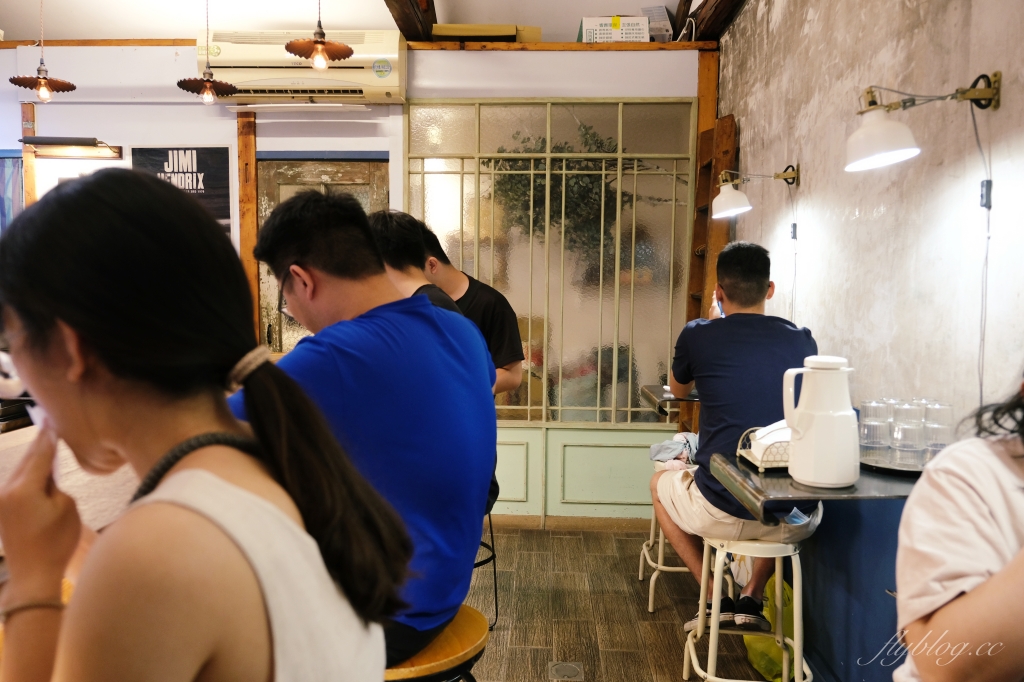 【嘉義東區】大人味咖哩，每日限量36份，一開門就售完的超人氣咖哩 @飛天璇的口袋