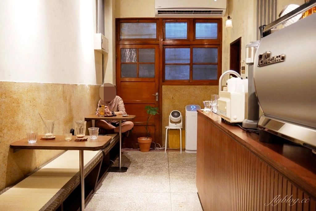 【台中中區】淺川咖啡館，隱身小小舊城區巷弄裡，老宅改建文青風咖啡館 @飛天璇的口袋