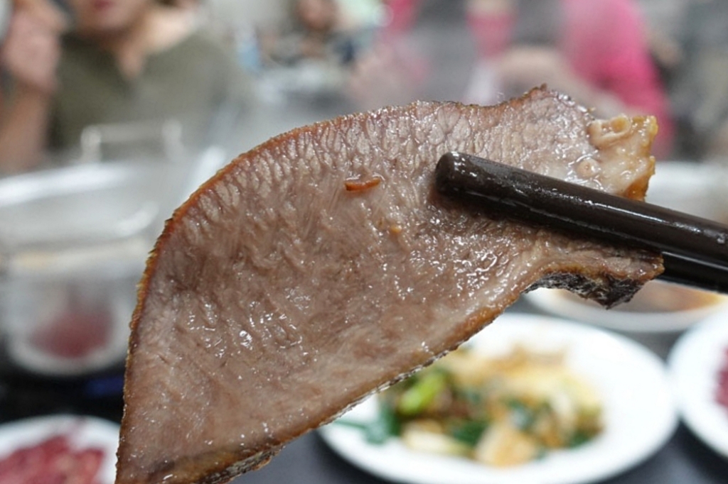 【台南仁德】輝哥牛肉爐，台南超人氣溫體牛肉鍋，輝哥牛肉爐食材新鮮價格實在，難怪生意這麼好 @飛天璇的口袋