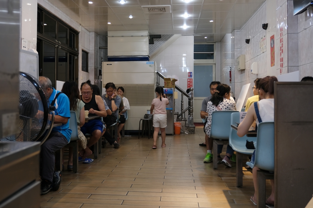 王塔米糕｜清水在地多年米糕老店，旁邊有停車場很方便 @飛天璇的口袋