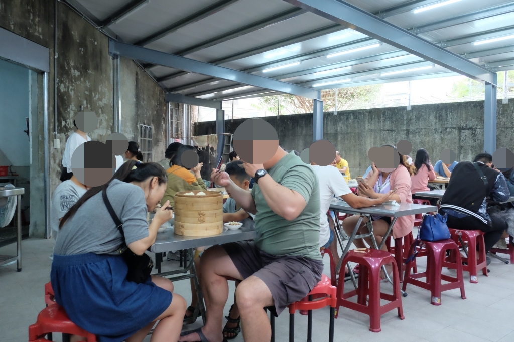 【嘉義東區】豆豆小籠湯包，網友推薦嘉義版的平價鼎泰豐，還沒開始營業就排隊 @飛天璇的口袋