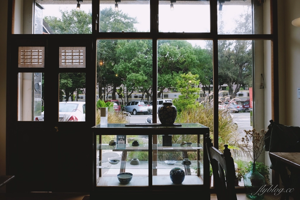 新竹北區｜無恙｜充滿美術館氛圍的老宅咖啡館，喝咖啡還可以欣賞奈良美智等藝術作品 @飛天璇的口袋
