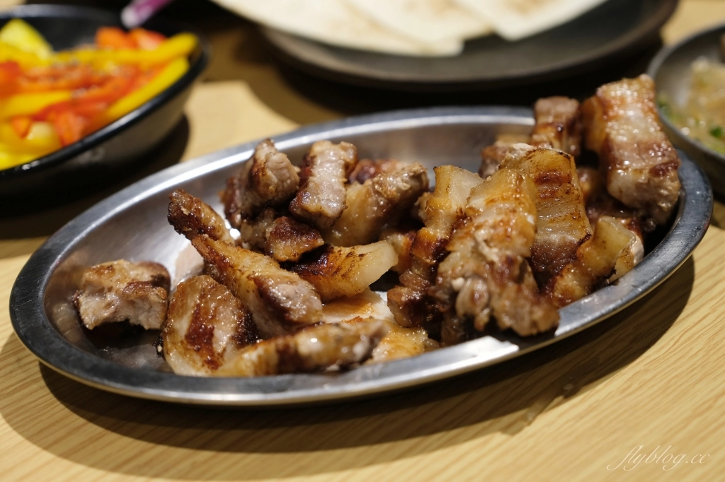 【台中西區】蔡家韓國烤肉專門店，正宗極厚三層五花肉，還有專人全程代烤 @飛天璇的口袋