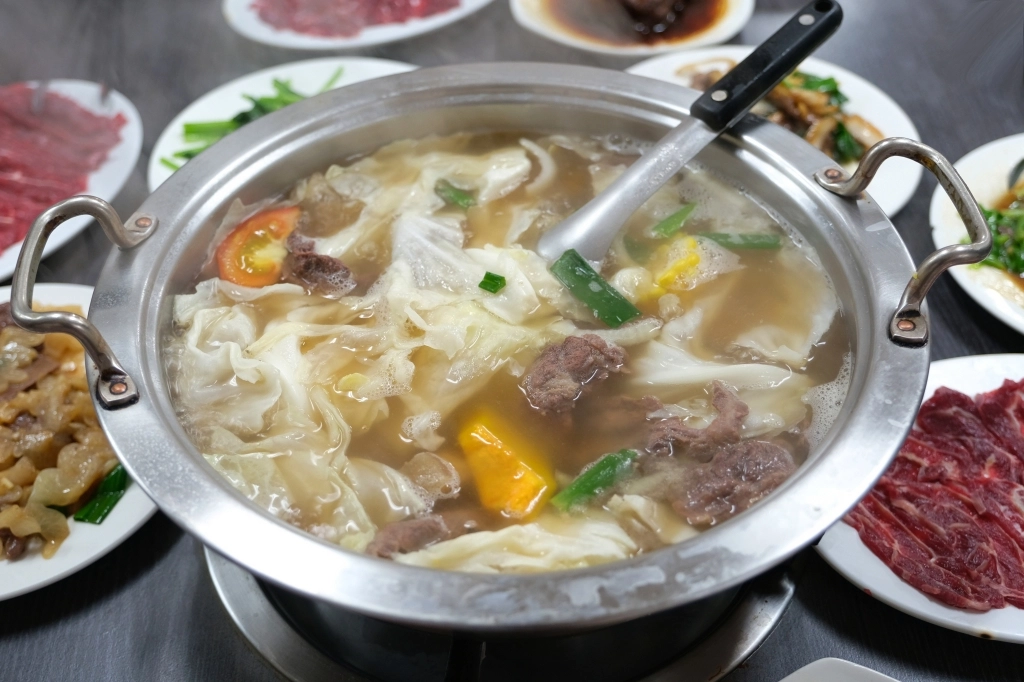 台南仁德｜輝哥牛肉爐．台南超人氣溫體牛肉鍋，食材新鮮價格實在 @飛天璇的口袋