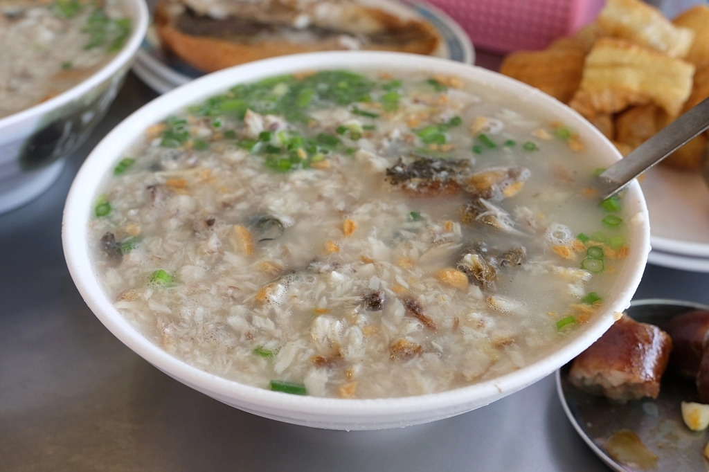 台南中西｜阿堂鹹粥，一碗漲到300元的鹹粥，台南人說是觀光客在吃的 @飛天璇的口袋