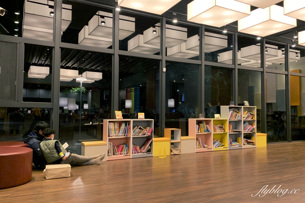 【台中南屯】李科永圖書館，座落於黎新公園旁的圖書館，嬰幼兒以及各年齡層都適合的友善環境 @飛天璇的口袋