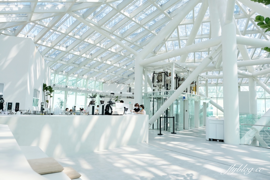 南美春室 The POOL｜台南美術二館玻璃屋咖啡館，以天空公園為概念建築美學 @飛天璇的口袋