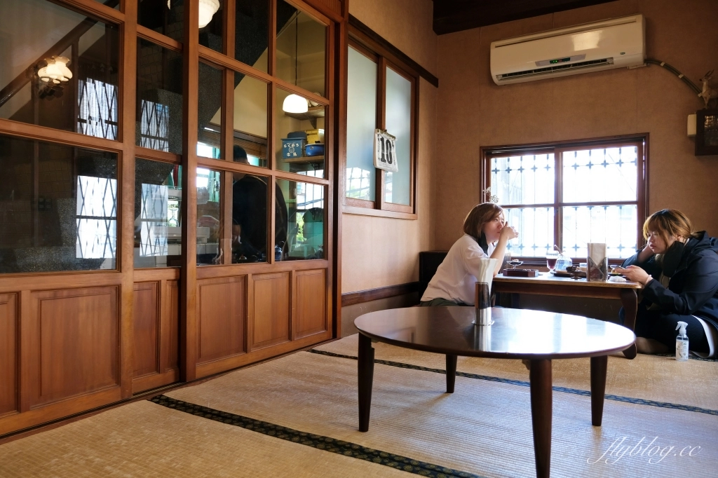 島鹿喫茶｜隱身巷弄裡的的老宅咖啡館，充滿日式氛圍日式昭和時代氛圍 @飛天璇的口袋