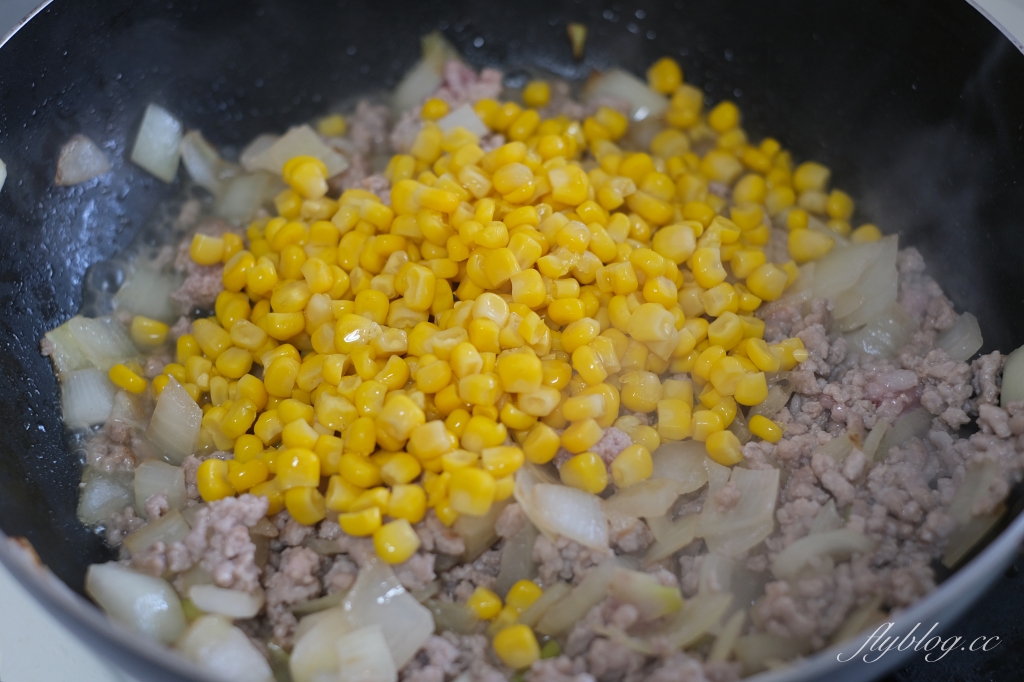 黃金玉米炒絞肉做法｜大人小孩都愛的玉米炒絞肉，10分鐘就可以輕鬆上菜 @飛天璇的口袋
