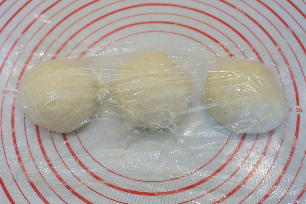 生吐司的做法｜免揉麵糰，用冷藏發酵法做生吐司，生吐司食譜食材比例分享 @飛天璇的口袋
