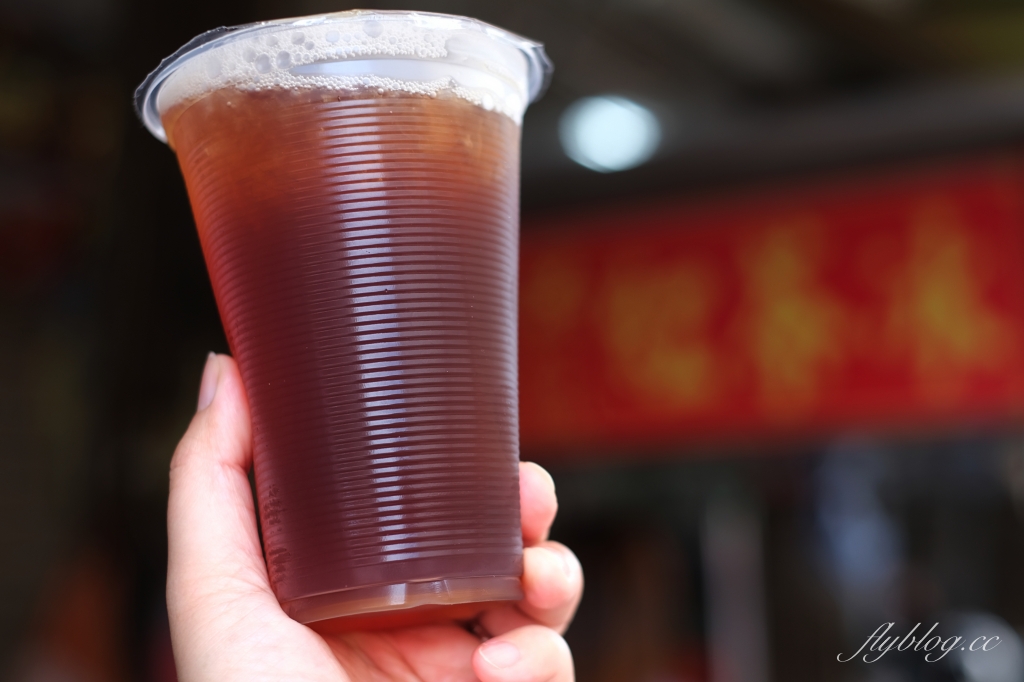 洪紅茶冰｜向上市場古早味紅茶冰，逛市場來一杯清涼消暑 @飛天璇的口袋
