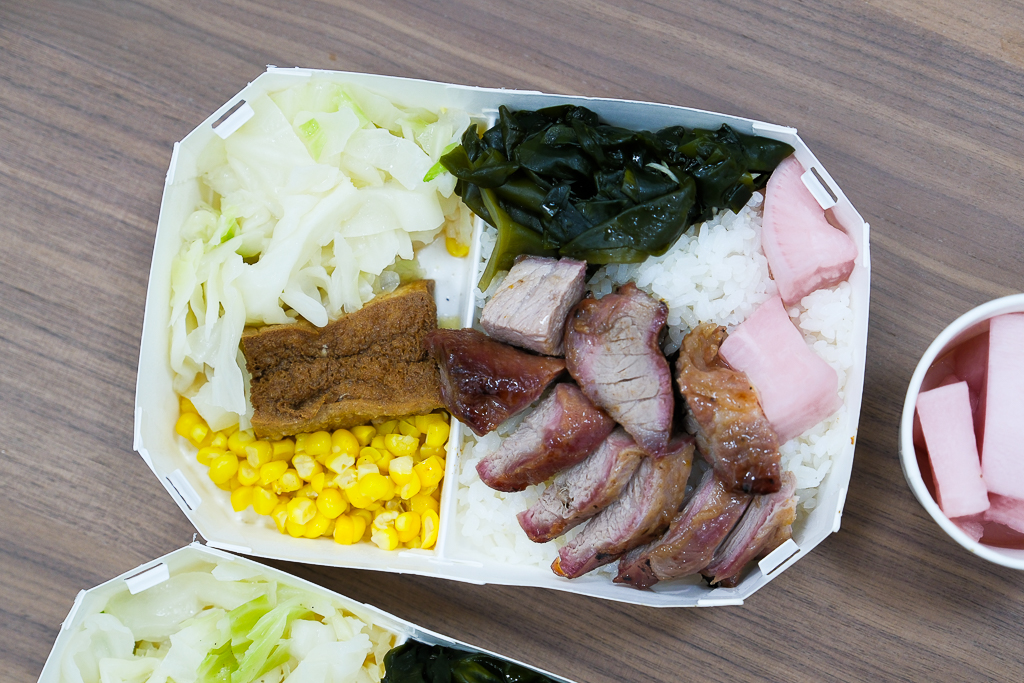 台中北屯｜張登棋燒味．一天只營業3.5小時，北平路商圈燒臘便當 @飛天璇的口袋