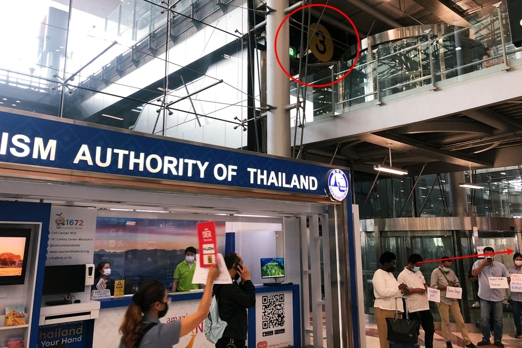 泰國曼谷｜泰國手標奶茶．泰國奶茶第一品牌手標牌ChaTraMue，曼谷素萬那普機場2樓就有 @飛天璇的口袋