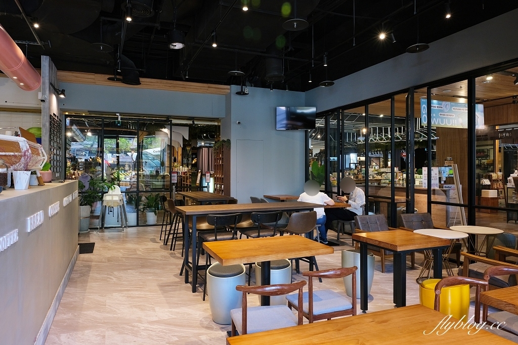 歐棒咖啡金典綠園道店｜歐洲市集簡約風咖啡館，從早午餐到晚餐，蔬食也有不一樣的體驗 @飛天璇的口袋