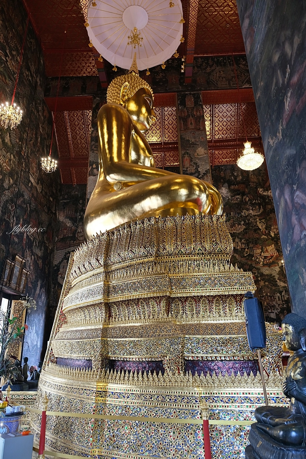 泰國曼谷｜蘇泰寺 Wat Suthat，泰國一級皇家寺院，曼谷知名地標紅色大鞦韆 @飛天璇的口袋