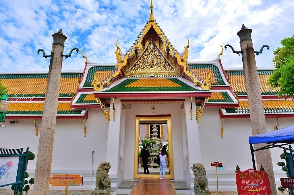 泰國曼谷｜蘇泰寺 Wat Suthat｜泰國一級皇家寺院，曼谷知名地標紅色大鞦韆 @飛天璇的口袋