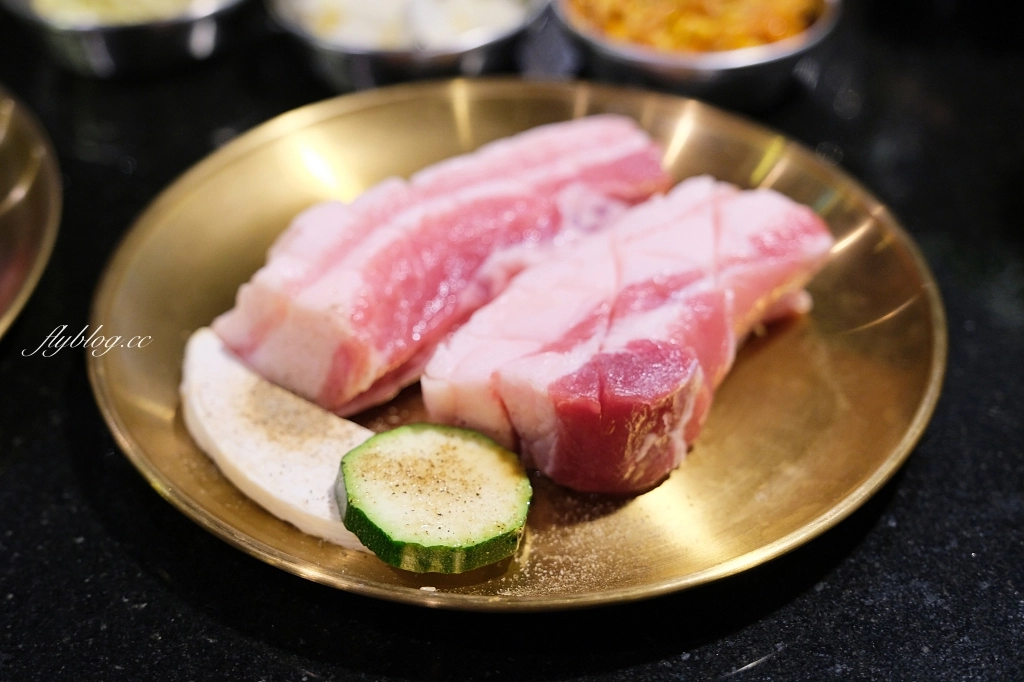 燒肉滋滋 ZiZi｜公益路韓式燒肉新品牌，台中文青風韓國料理推薦 @飛天璇的口袋